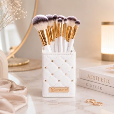 Luxury and stylish BH Cosmetics Studded Elegance 12 Pc Brush Set
Random Colours 🤩